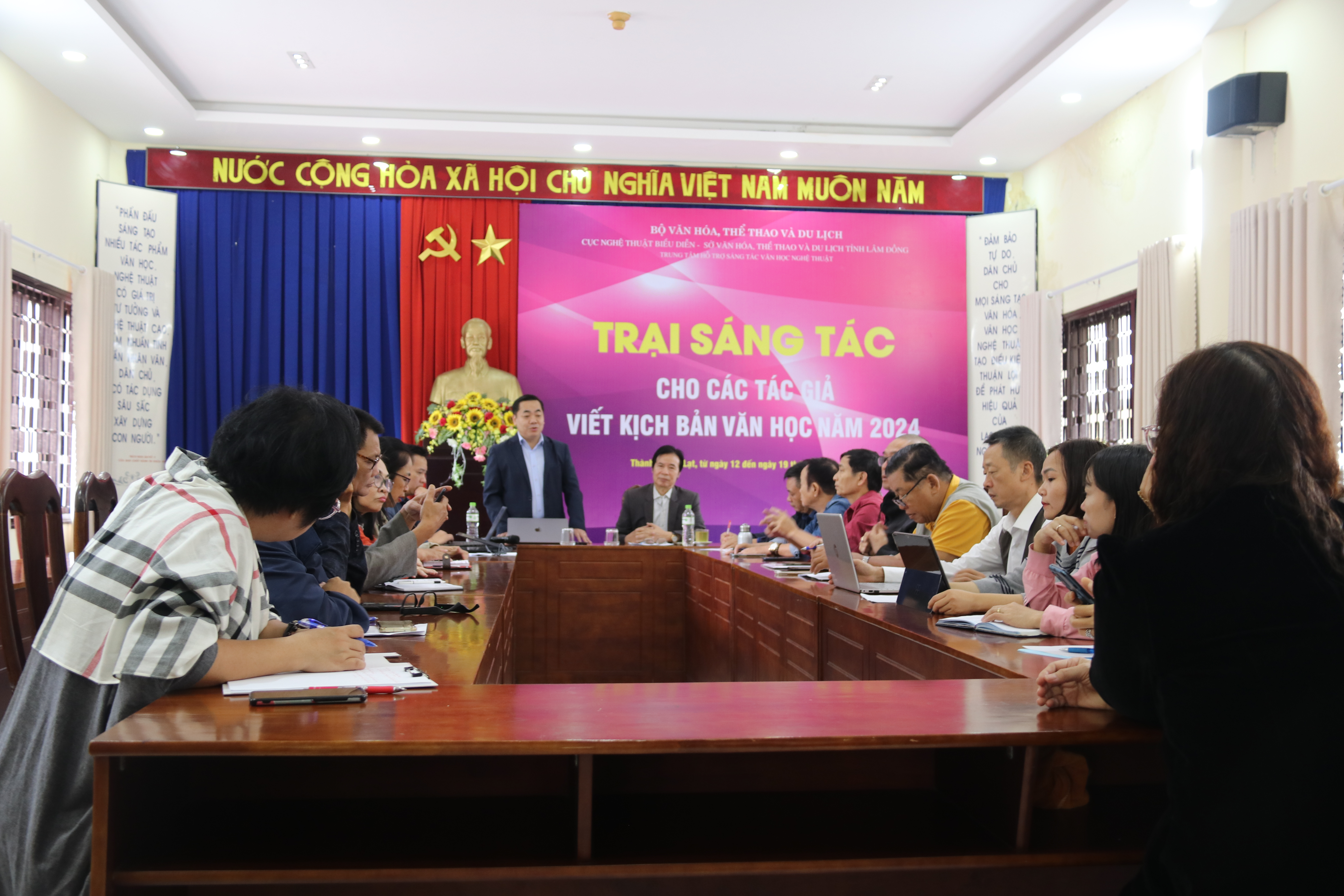 Trại sáng tác cho các tác giả viết kịch bản văn học