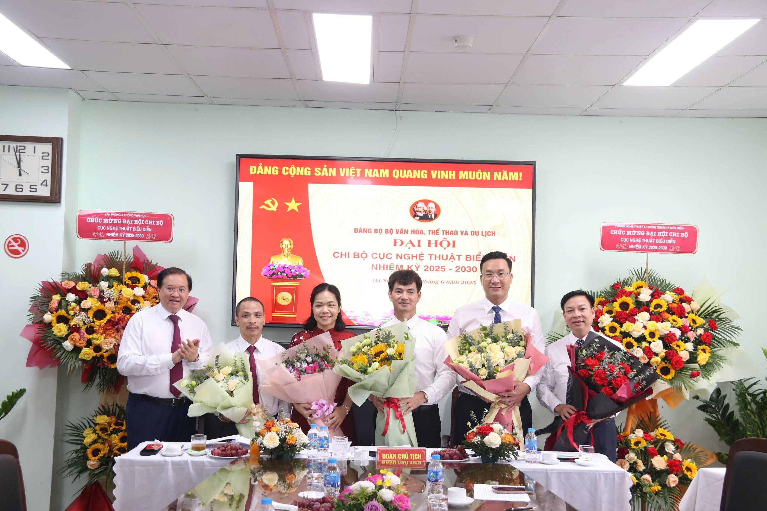 Bầu Bí thư, Phó Bí thư trực tiếp tại Đại hội  Chi bộ Cục Nghệ thuật biểu diễn với kết quả tuyệt đối