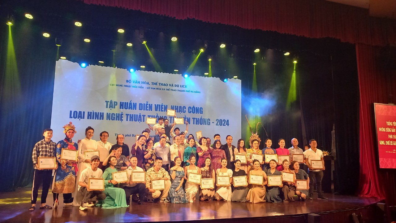 Bế mạc lớp tập huấn diễn viên, nhạc công Tuồng truyền thống