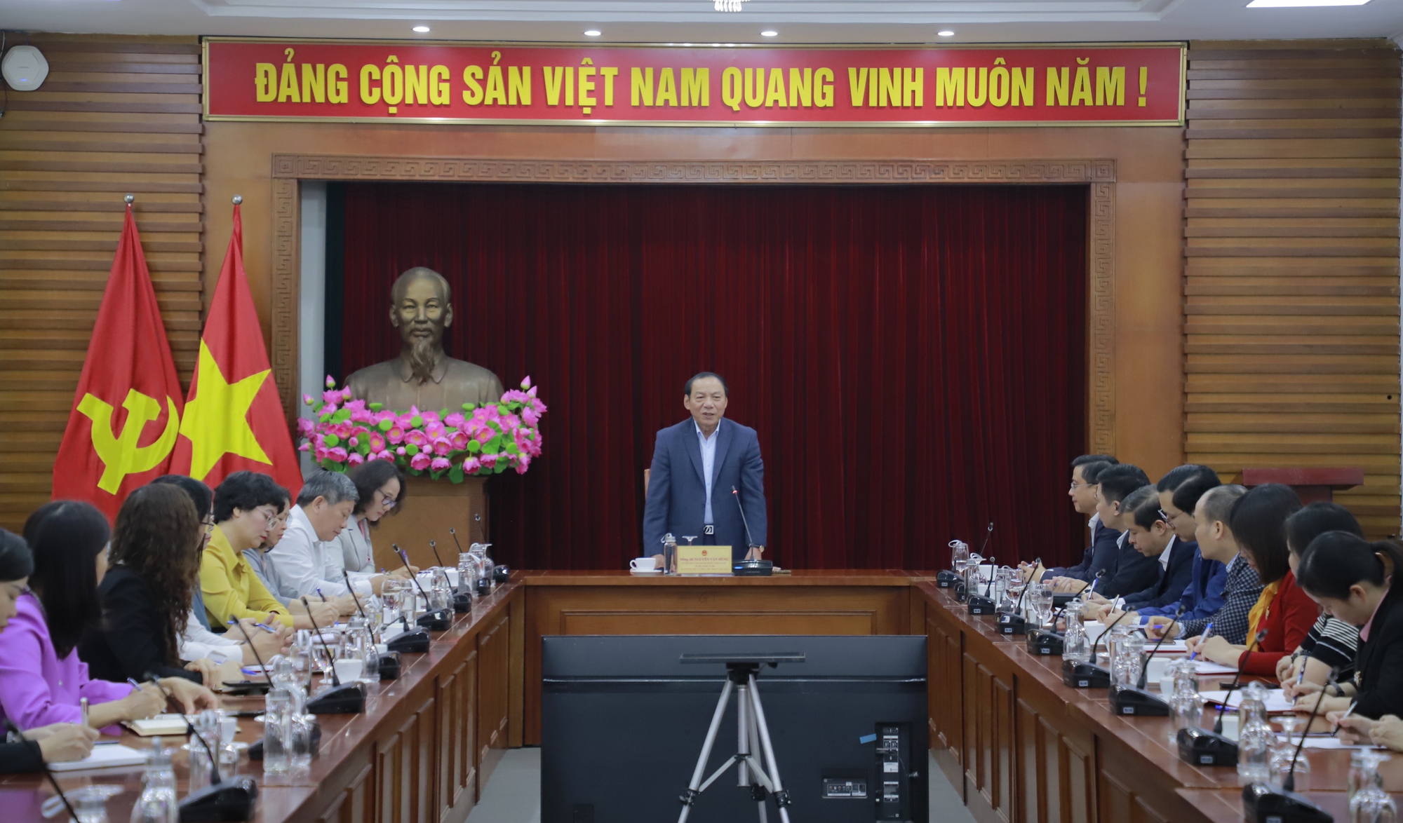 Bộ trưởng Nguyễn Văn Hùng chủ trì buổi làm việc với Ban Tuyên giáo và Dân vận Đảng ủy Chính phủ