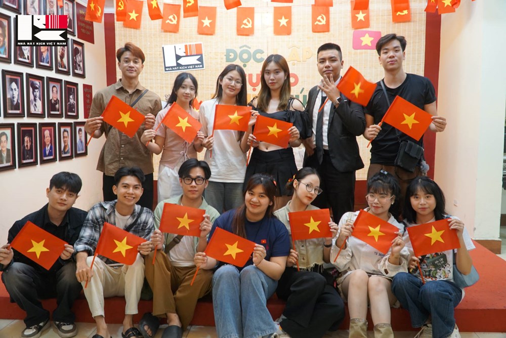 Chính kịch tháng Năm lay động khán giả trẻ