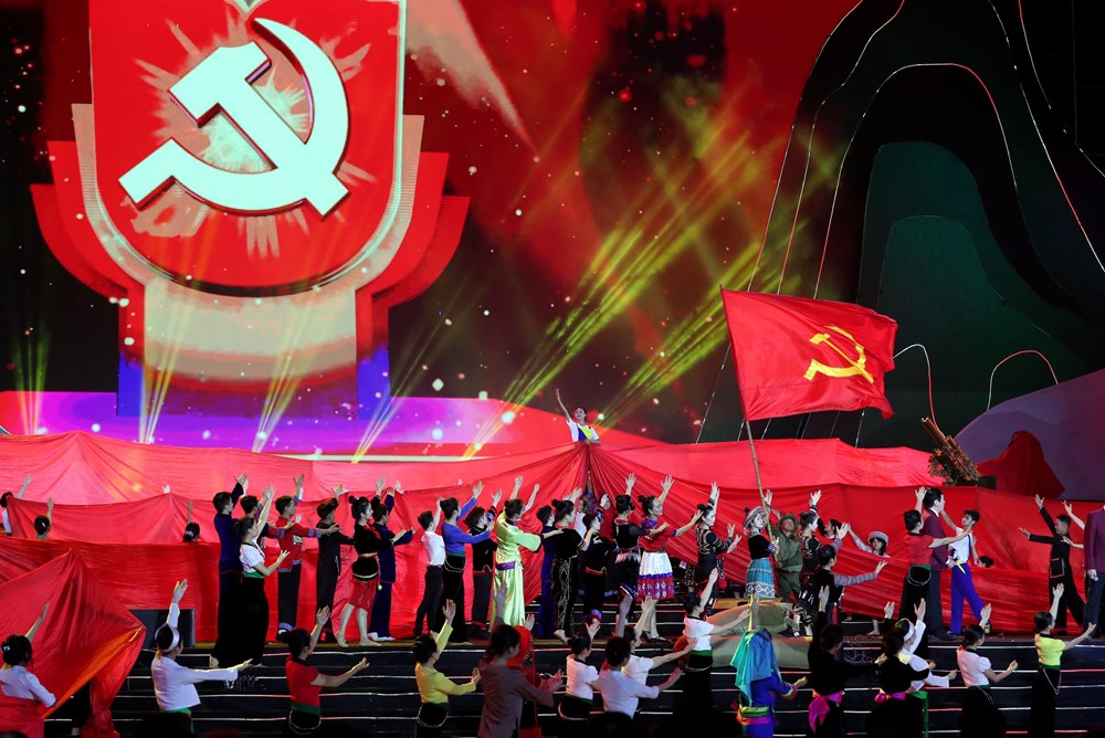 Chương trình nghệ thuật “Điện Biên Phủ- Mốc vàng lịch sử”: Sống lại khoảnh khắc “Không đêm nào vui bằng đêm nay…”