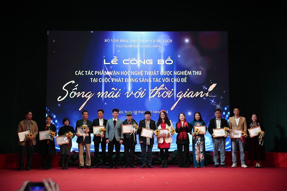 CÔNG BỐ 35 TÁC PHẨM VĂN HỌC, NGHỆ THUẬT ĐƯỢC NGHIỆM THU TRONG CUỘC PHÁT ĐỘNG SÁNG TÁC “SỐNG MÃI VỚI THỜI GIAN”