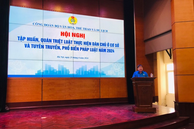 Công đoàn Bộ VHTTDL tổ chức Hội nghị tập huấn, quán triệt Luật thực hiện dân chủ ở cơ sở và tuyên truyền, phổ biến pháp luật năm 2024