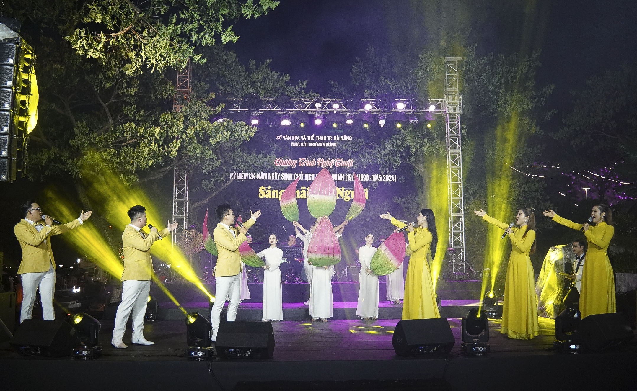 Đặc sắc chương trình nghệ thuật "Sáng mãi tên Người"