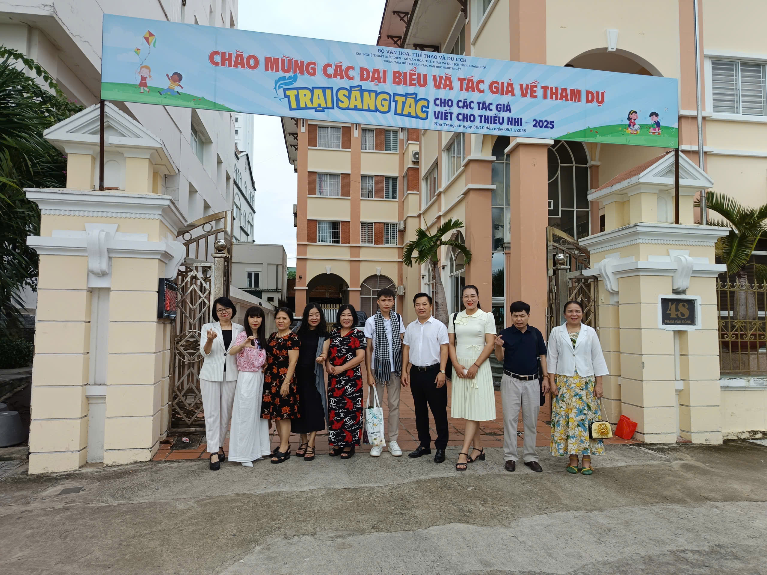 Hành trình thực tế giàu cảm hứng sáng tạo của các tác giả viết cho thiếu nhi tại Khánh Hòa