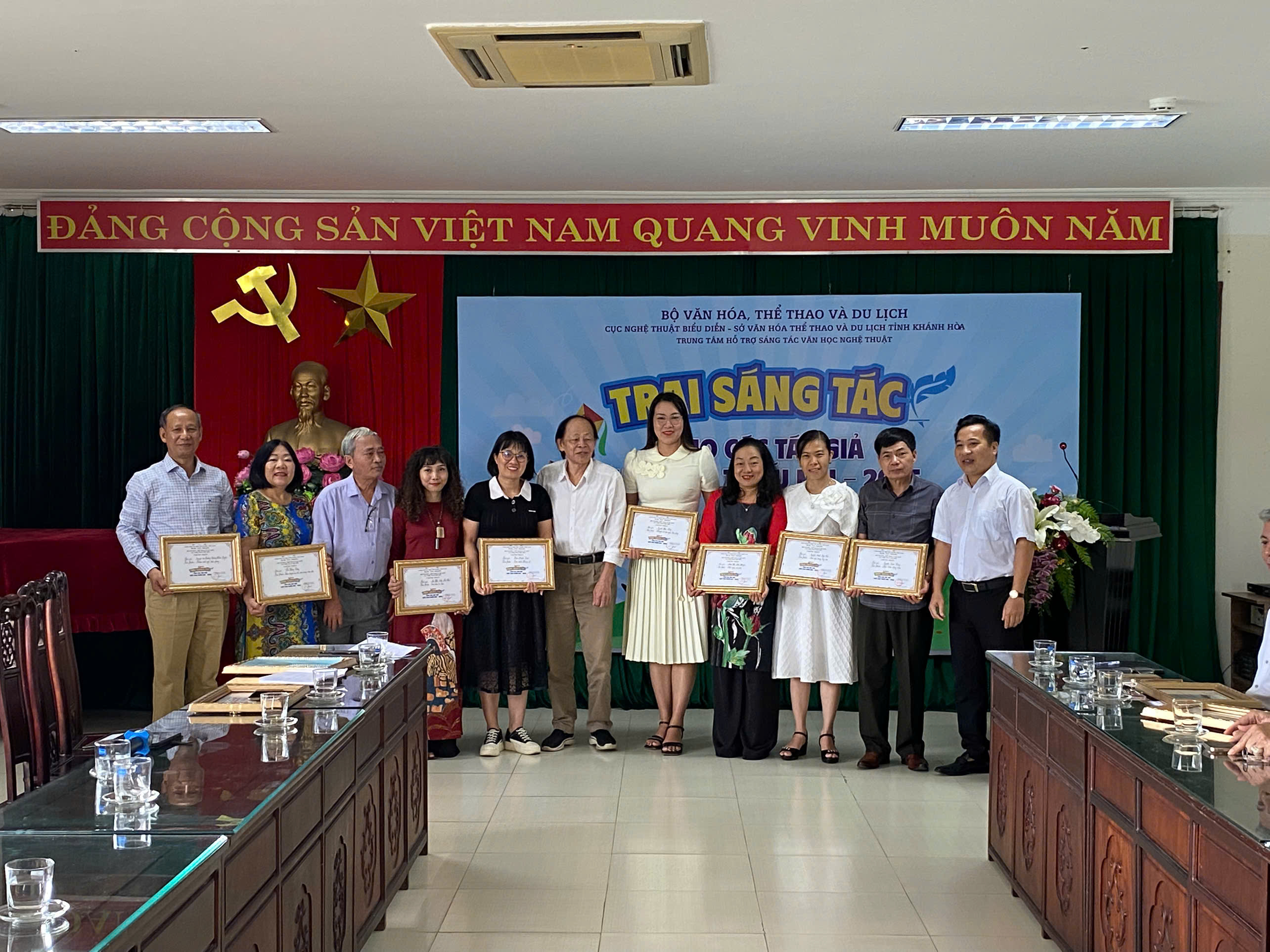 Lan tỏa cảm hứng sáng tạo cho thiếu nhi từ Trại sáng tác năm 2025 tại Nha Trang