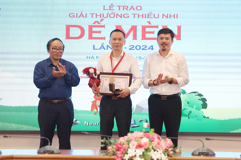 LỄ TRAO GIẢI THƯỞNG THIẾU NHI DẾ MÈN LẦN 5 - 2024: VINH DANH "HIỆP SĨ DẾ MÈN" - NHÀ VĂN LÝ LAN
