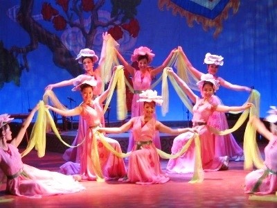 ​“Liên hoan Nghệ thuật 05 nước Việt Nam, Lào, Campuchia, Myanmar và Thái Lan – 2016”: thắt chặt tình đoàn kết hữu nghị giữa các quốc gia Đông Nam Á