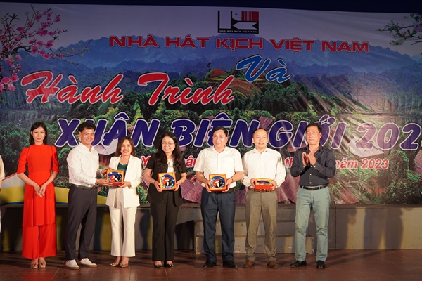 Những câu chuyện xúc động kể trong “Hành trình Xuân biên giới 2023”