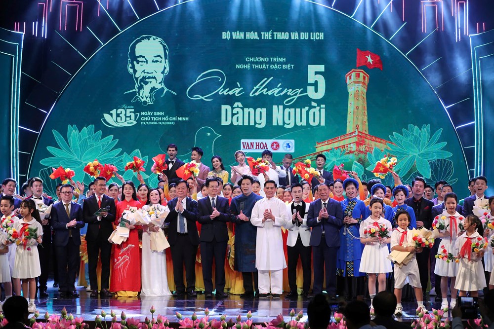 “Quà tháng 5 dâng Người”: Bản giao hưởng nghệ thuật  đặc biệt dâng lên vị Cha già vĩ đại của dân tộc