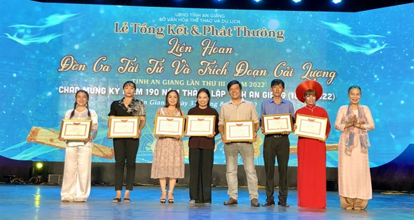 Trao giải Liên hoan đờn ca tài tử và trích đoạn cải lương tỉnh An Giang