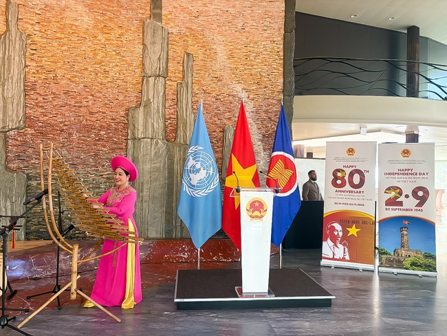 Âm nhạc dân tộc Việt Nam tỏa sáng trong lễ kỷ niệm 80 năm Quốc khánh tại Geneva