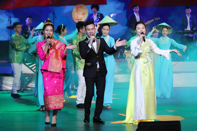 Ấn tượng chương trình nghệ thuật “Hồn sen Việt - Hương sắc Chăm Pa” tại thủ đô Viêng Chăn, Lào