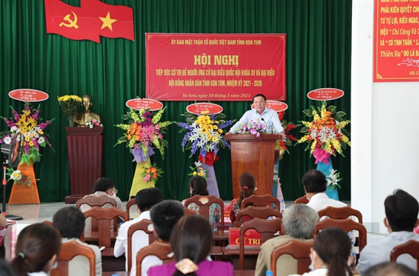 Bộ trưởng Bộ VHTTDL Nguyễn Văn Hùng tiếp xúc cử tri huyện Sa Thầy (Kon Tum)