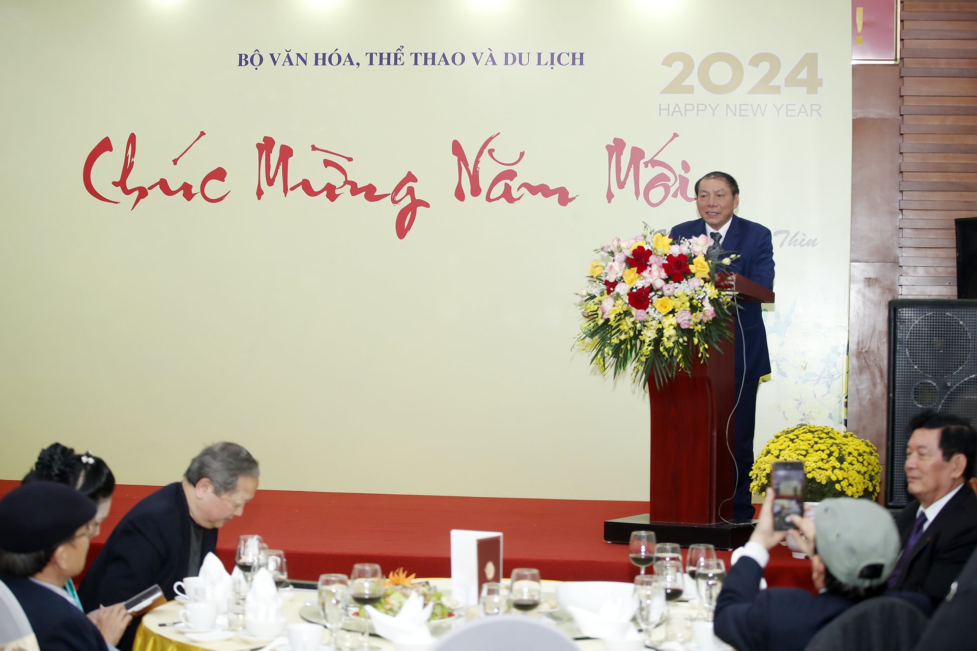 Bộ trưởng Nguyễn Văn Hùng gặp mặt, chúc Tết lãnh đạo Bộ VHTTDL qua các thời kỳ