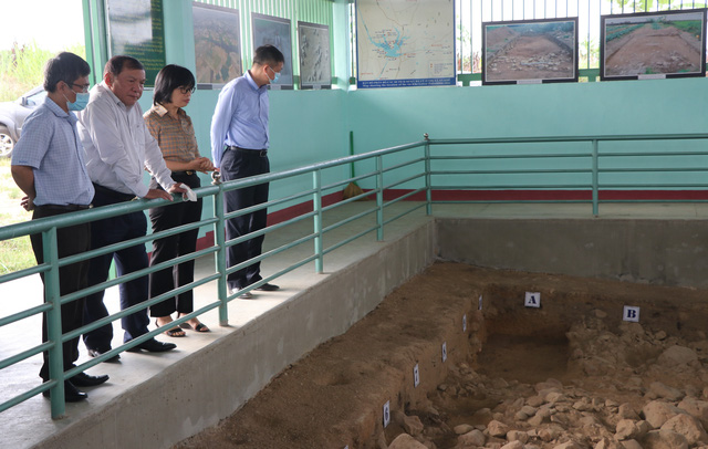 Bộ trưởng Nguyễn Văn Hùng thăm di tích khảo cổ thời đại Đá cũ Rộc Tưng và Khu di tích lịch sử-văn hóa Tây Sơn Thượng (Gia Lai)