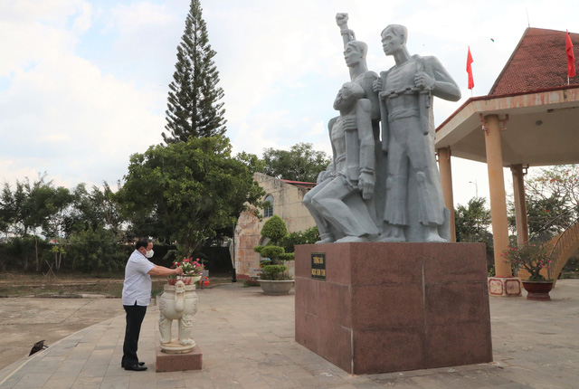 Bộ trưởng Nguyễn Văn Hùng thăm Di tích lịch sử cấp Quốc gia Ngục Kon Tum và Bảo tàng tỉnh Kon Tum