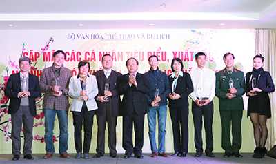 Bộ VHTTDL: Gặp mặt các cá nhân tiêu biểu, xuất sắc Ngành VHTTDL năm 2014