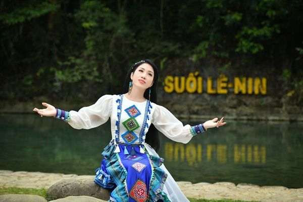 Ca sĩ Phương Nga ra mắt album kỷ niệm 131 năm Ngày sinh Bác Hồ