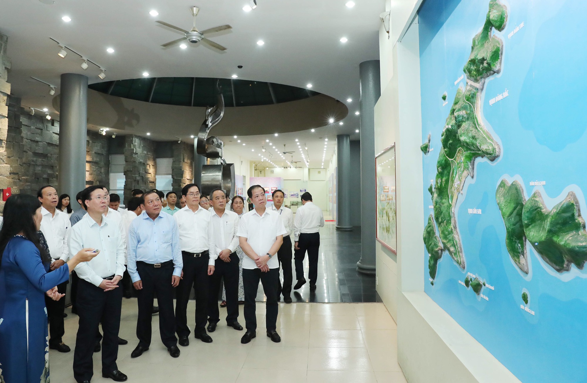 Chủ tịch nước Võ Văn Thưởng thăm Bảo tàng Côn Đảo và di tích lịch sử Trại Phú Hải