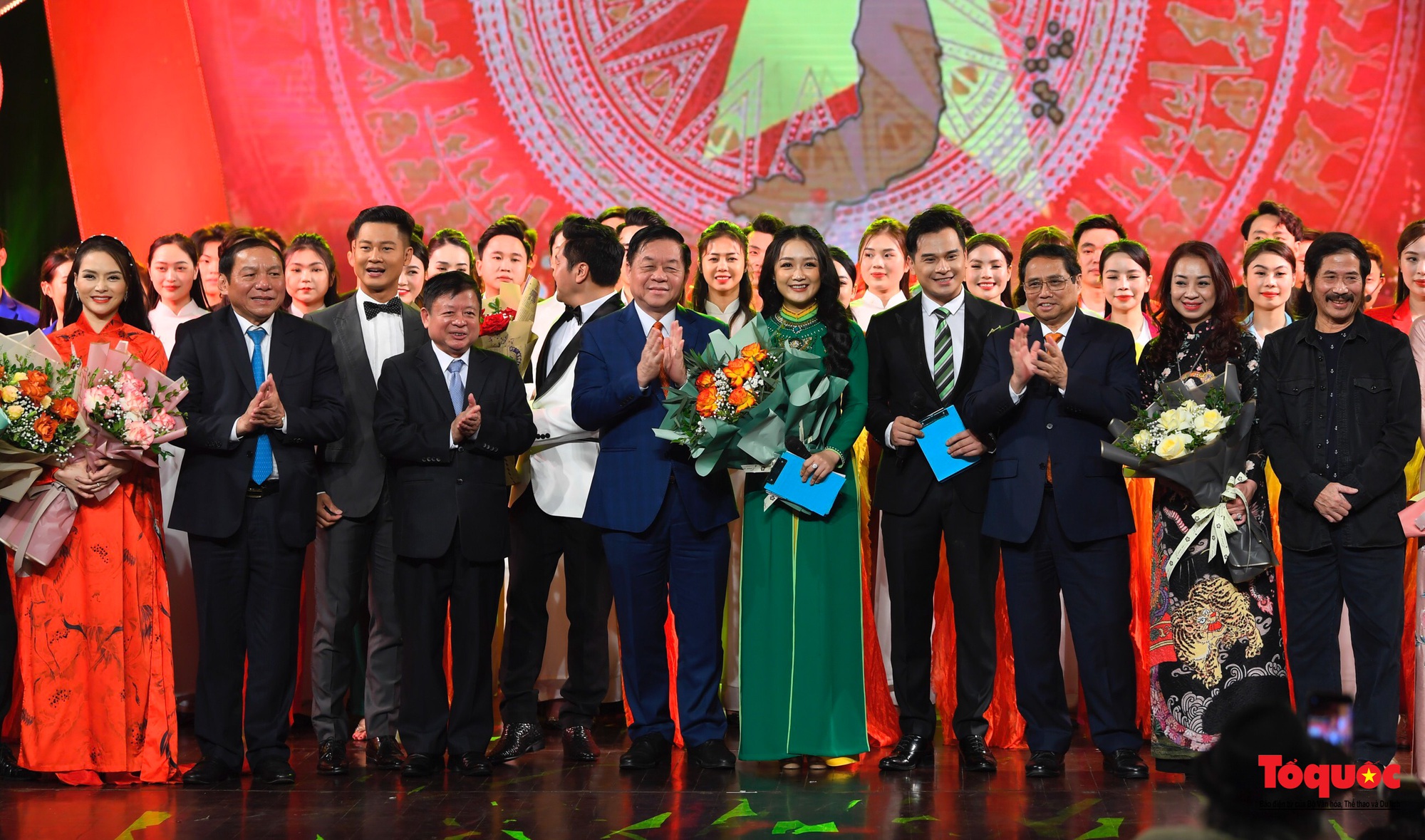 Chùm ảnh: Lễ kỷ niệm và chương trình nghệ thuật đặc biệt kỷ niệm 80 năm ra đời Đề cương văn hóa Việt Nam