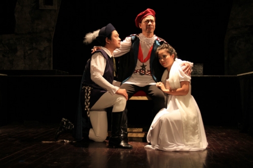 Có một Hamlet thuần Việt lần đầu trên sân khấu "Anh cả đỏ"