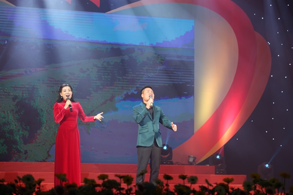 ​Dàn nghệ sĩ nổi tiếng biểu diễn trong “Với Đảng vẹn tròn tin yêu”