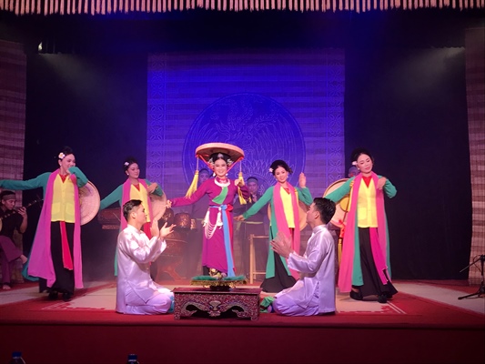 Đưa chương trình nghệ thuật chèo vào tour du lịch: Cái “bắt tay” chưa chặt không phải lỗi từ phía nhà hát