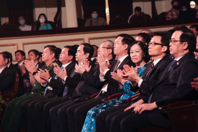 Hội nghị "Gặp mặt đại biểu trí thức, nhà khoa học, văn nghệ sỹ"