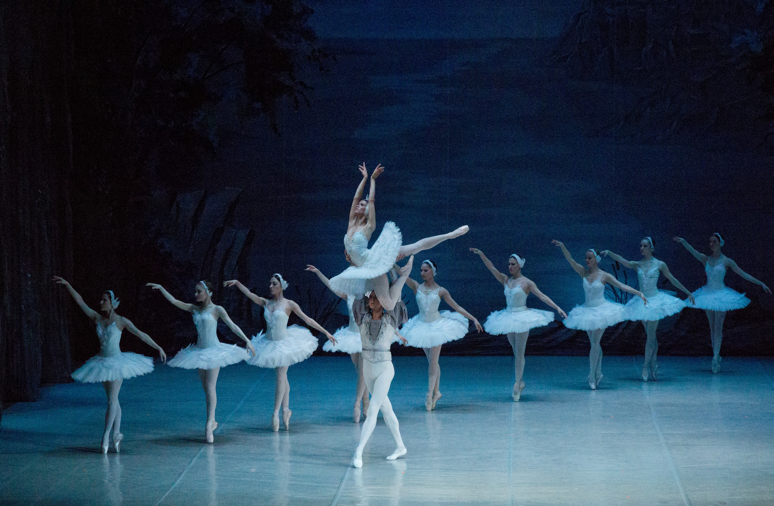 Huyền thoại ballet Nga mang vở diễn kinh điển 'Hồ thiên nga' đến Hà Nội