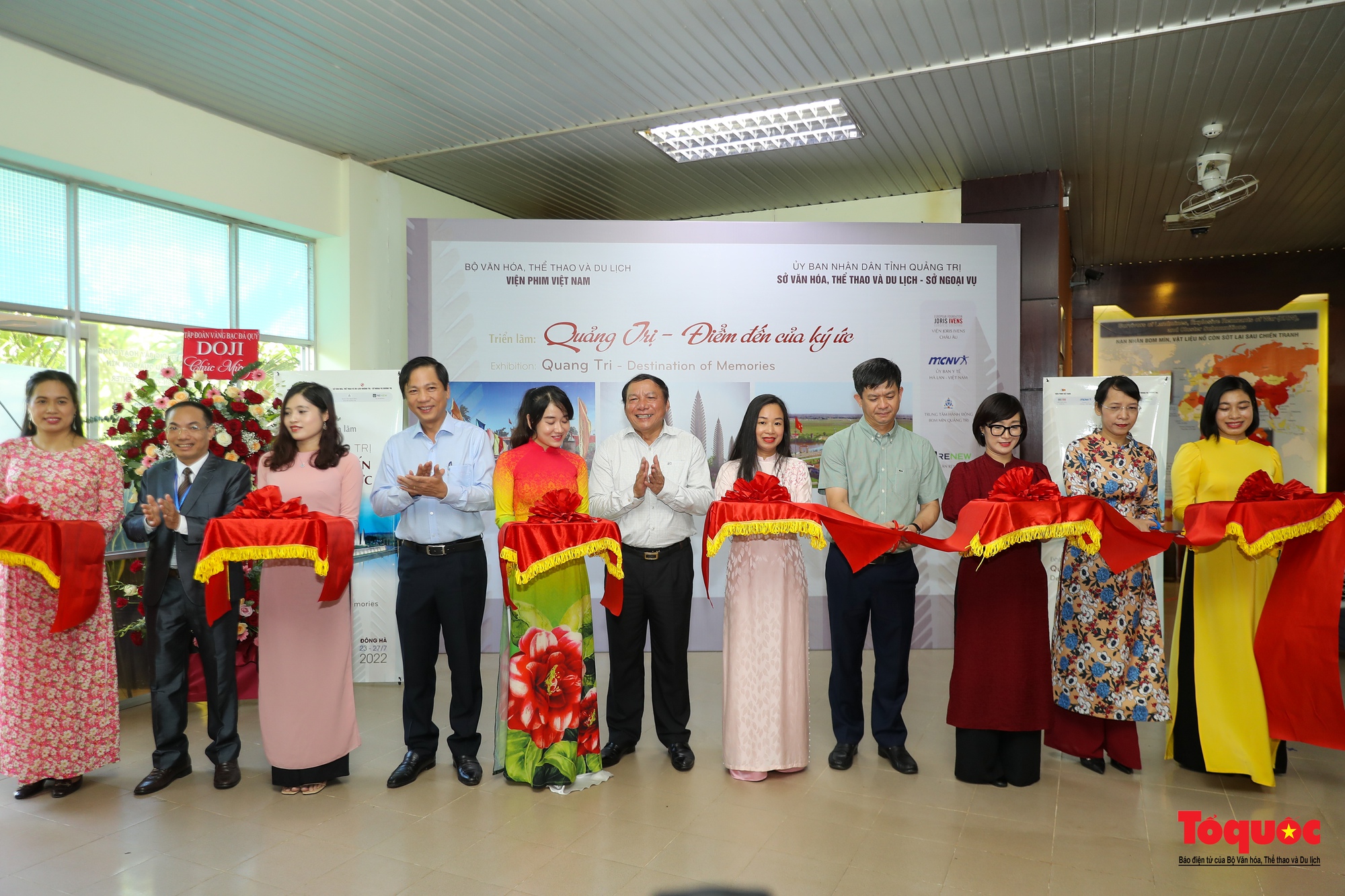 Khai mạc triển lãm Quảng Trị - Điểm đến của ký ức, khát vọng hòa bình