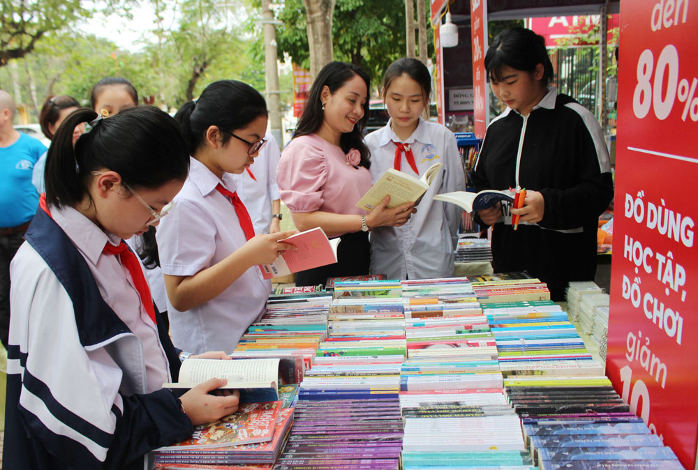 Ngày Sách và Văn hóa đọc Việt Nam 2022 có chủ đề 'Chấn hưng văn hóa và phát triển văn hóa đọc'