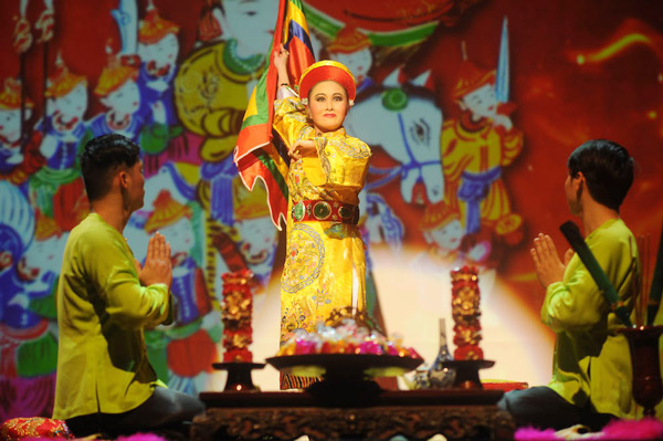 Nghi lễ hầu đồng lên sân khấu