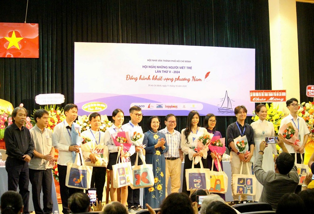 Người trẻ “hiến kế” cho văn chương