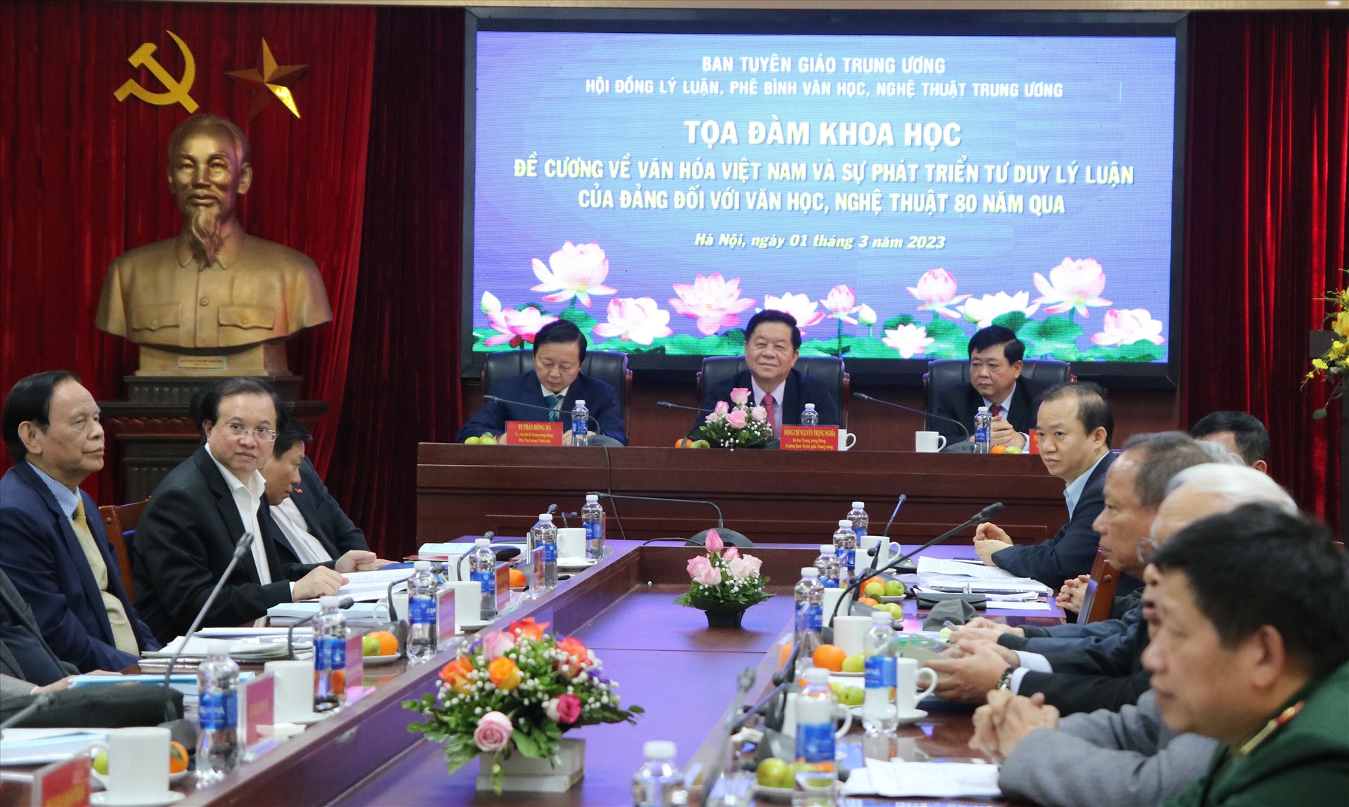 Thúc đẩy nền văn học, nghệ thuật phát triển mạnh mẽ, giàu giá trị nhân văn, giá trị thẩm mỹ, xứng đáng với tầm vóc của dân tộc và thời đại