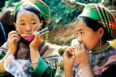Tìm về bản sắc