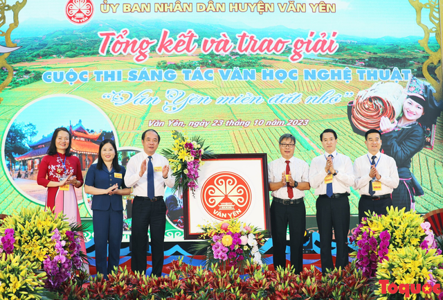 Trao giải Cuộc thi sáng tác văn học nghệ thuật “Văn Yên miền đất nhớ”