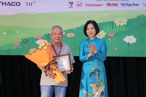 Trao giải thưởng thiếu nhi Dế Mèn lần thứ tư