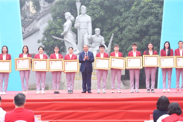 Trao tặng Huân chương Lao động của Chủ tịch nước, Bằng khen của Thủ tướng Chính phủ cho các VĐV, HLV có thành tích xuất sắc