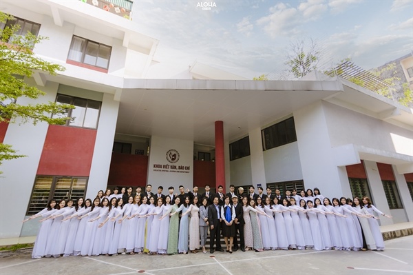Vượt khó trong hoạt động đào tạo sáng tác văn học