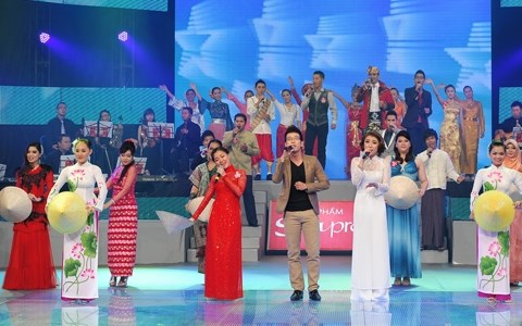 Xây dựng chương trình nghệ thuật tham gia "Liên hoan Âm nhạc truyền thống các nước ASEAN - 2015"