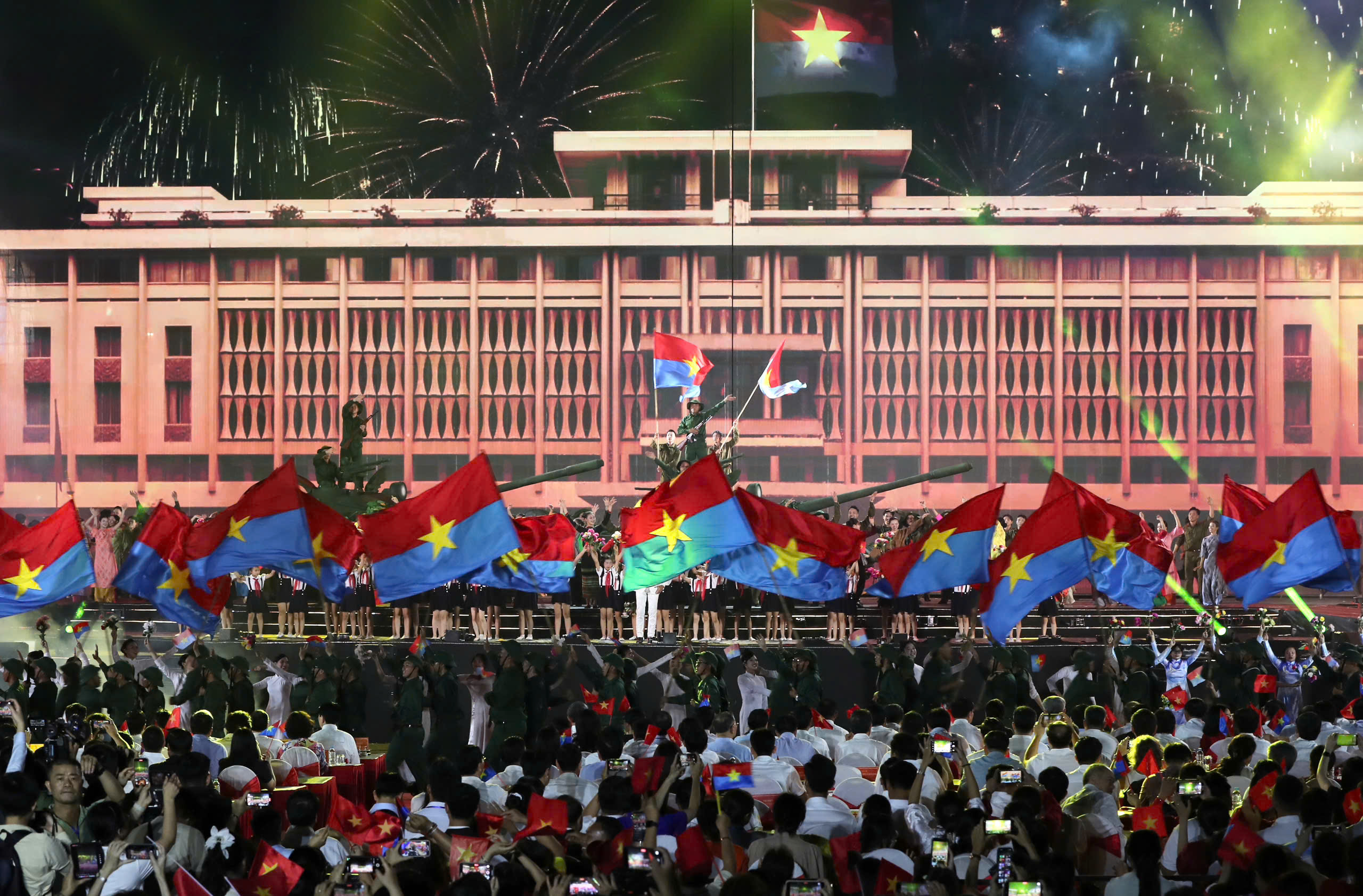 XÚC ĐỘNG NHÌN LẠI CHƯƠNG TRÌNH NGHỆ THUẬT ĐẶC SẮC “MÙA XUÂN THỐNG NHẤT” - DẤU SON KHÉP LẠI CHUỖI HÀNH TRÌNH TỎA SÁNG