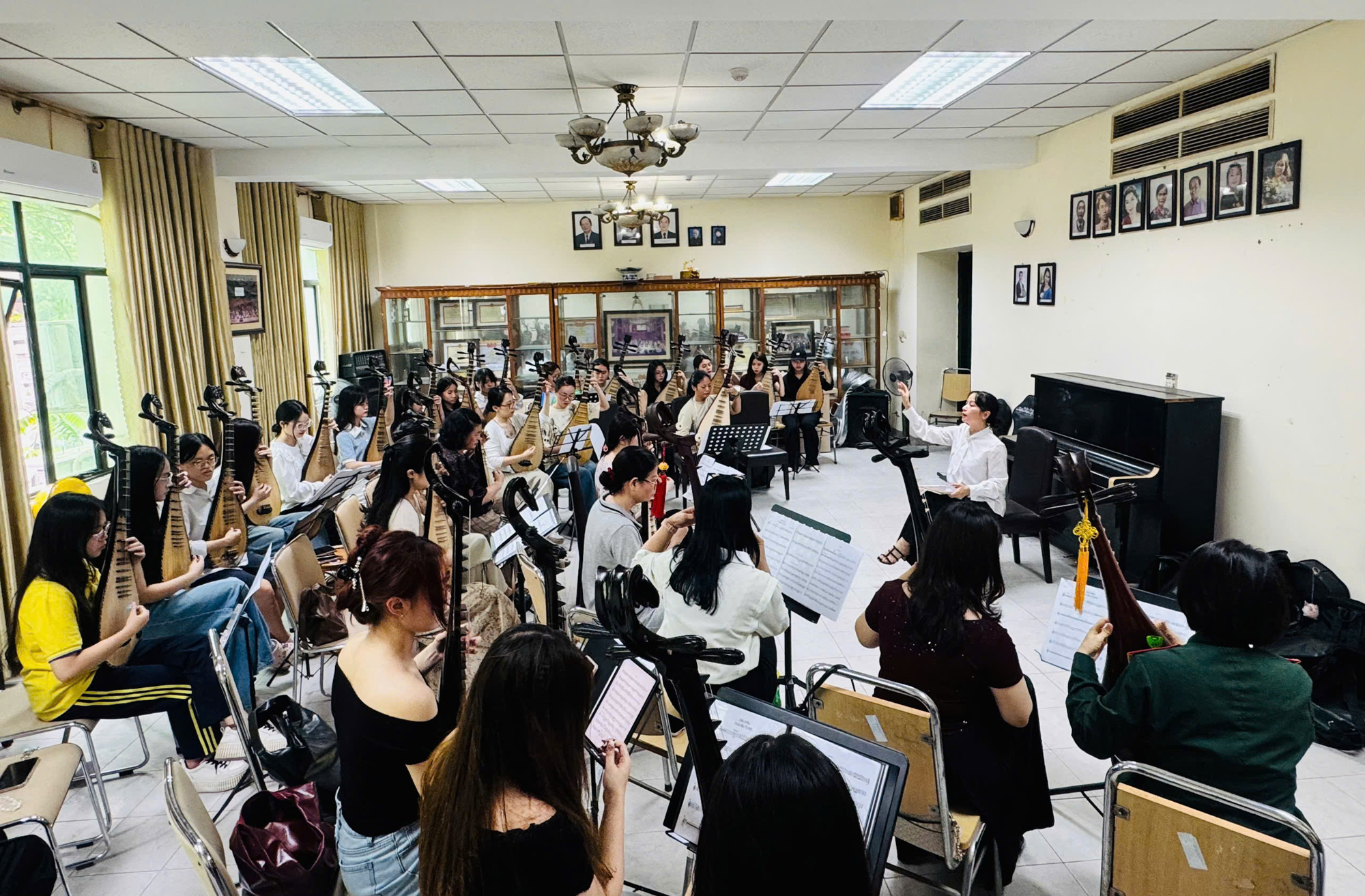 130 nghệ sĩ Tỳ bà hội tụ trong chương trình “Đoàn viên” mừng 70 năm Học viện Âm nhạc Quốc gia Việt Nam