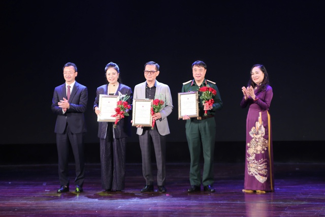 Bế mạc Liên hoan Sân khấu Hà Nội mở rộng năm 2024: Sức sống nghệ thuật sân khấu được lan tỏa tích cực