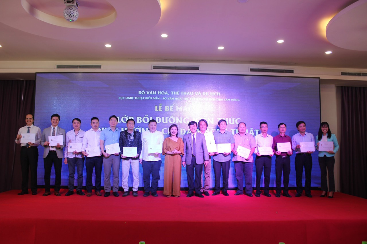 Bế mạc Lớp bồi dưỡng kiến thức định hướng, chỉ đạo nghệ thuật, tổng đạo diễn - 2023