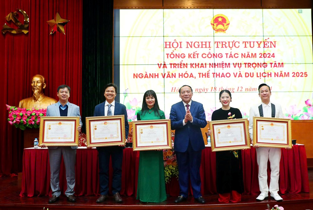 Bộ VHTTDL: Trao tặng danh hiệu Nghệ sĩ ưu tú cho 5 nghệ sĩ