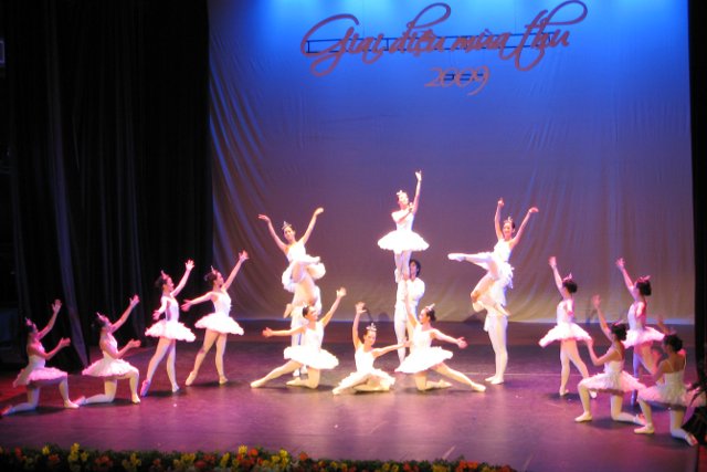 Chương trình nghệ thuật "Giai điệu Mùa Thu"