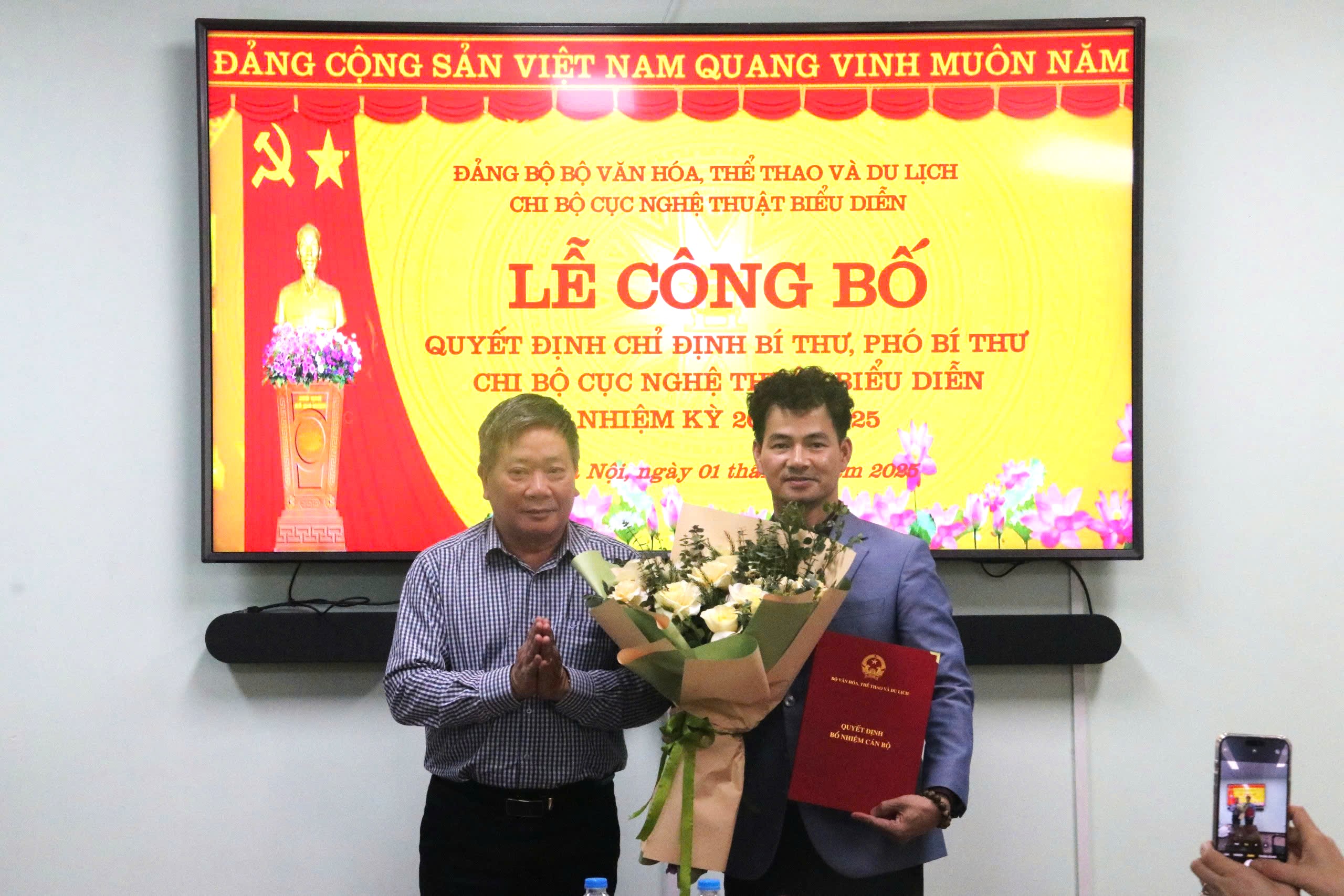 Công bố Quyết định chỉ định bổ sung Chi ủy, Bí thư, Phó Bí thư  Chi bộ Cục Nghệ thuật biểu diễn nhiệm kỳ 2020 - 2025