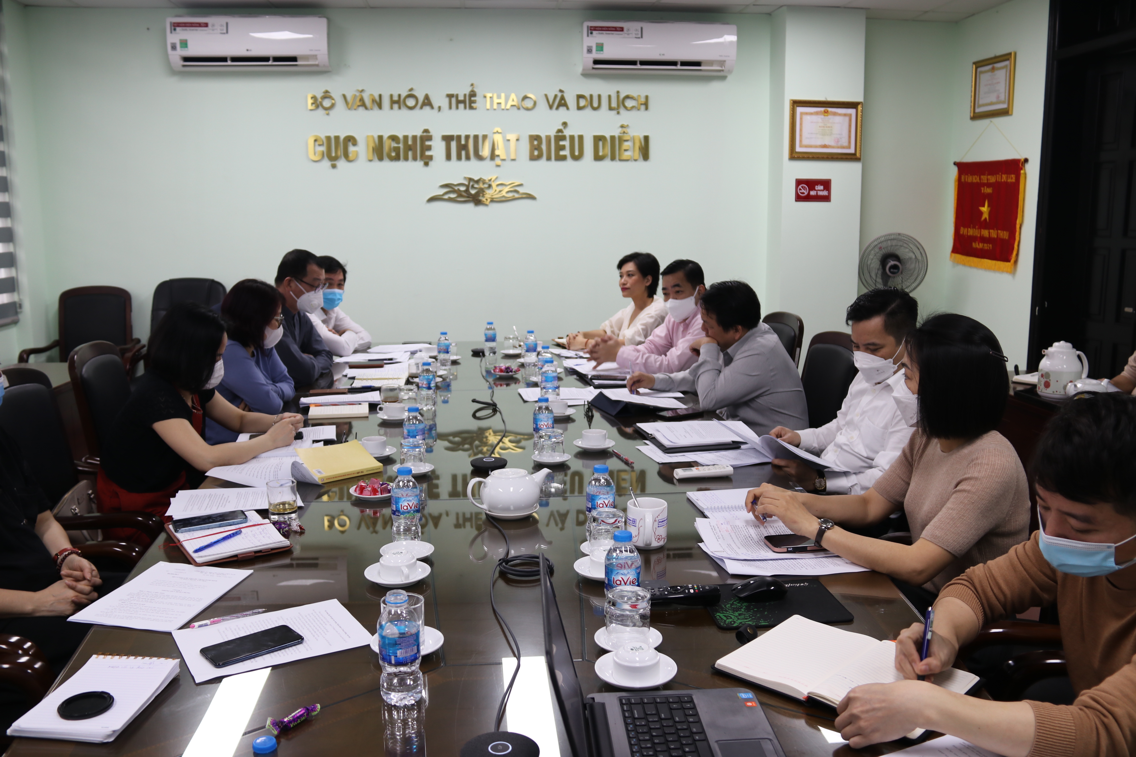 Cục Nghệ thuật biểu diễn làm việc với Vụ Pháp chế xây dựng các văn bản quản lý Nhà nước